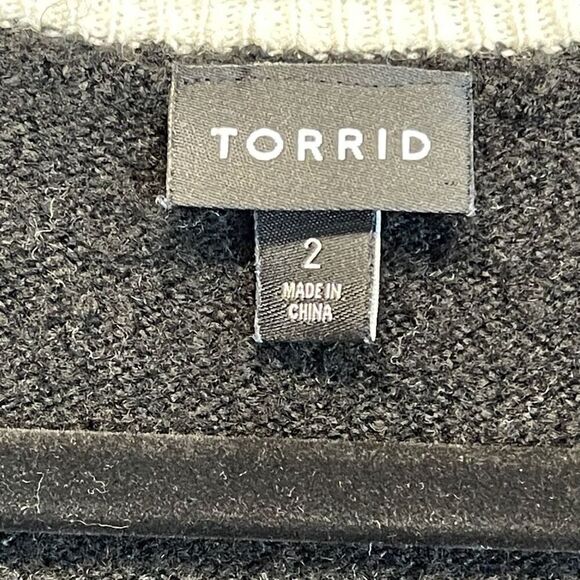 TORRID Sweater Size 2X Black Red Sequin Plaid Lips Crew Neck Pullover Festive - Picture 7 of 16